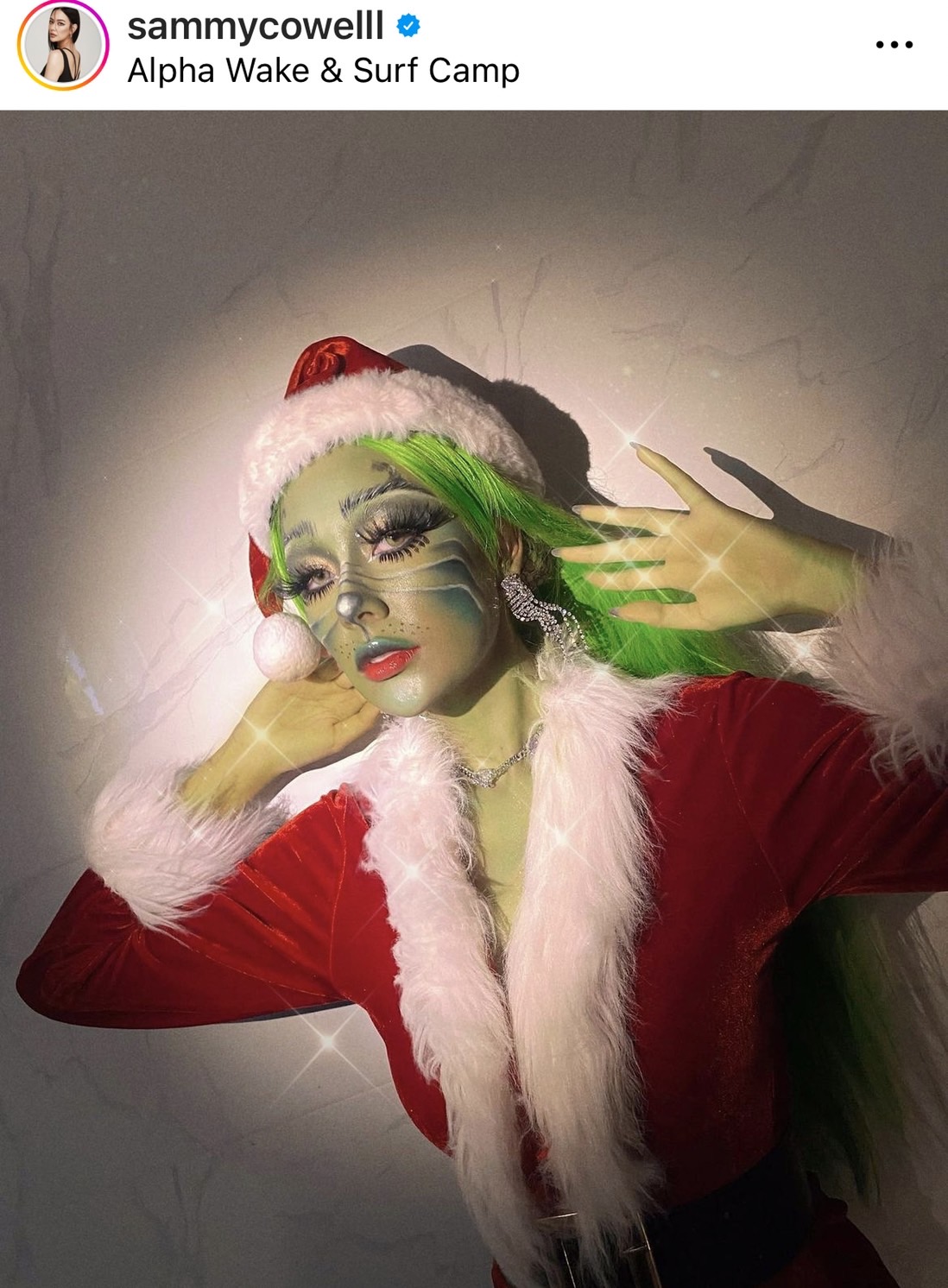 แซมมี่ - เกรซ จัดชุดซานตี้พร้อมโชว์ลีลาเด็ดบนเซิร์ฟบอร์ด 