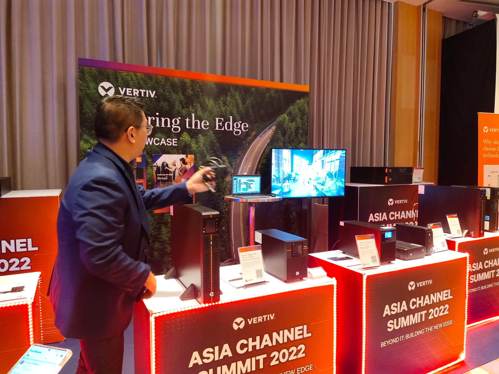 เทคโนโลยีได้เข้ามาเปลี่ยนแปลงวิธีการทำธุรกิจของผู้คนต่าง ๆ มากมาย เทคโนโลยีได้เข้ามาเปลี่ยนแปลงวิธีการทำธุรกิจของผู้คนต่าง ๆ มากมาย