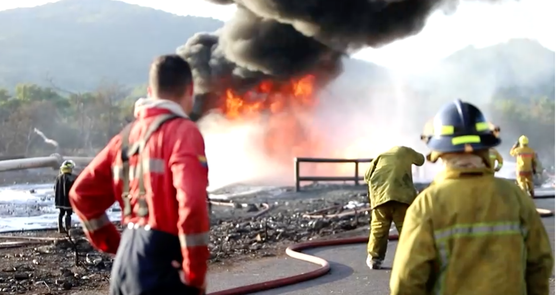 ท่อส่งน้ำมันเวเนซุเอลาระเบิด! คาดก่อวินาศกรรม-เจ็บหลายราย ท่อส่งน้ำมันเวเนซุเอลาระเบิด! คาดก่อวินาศกรรม-เจ็บหลายราย