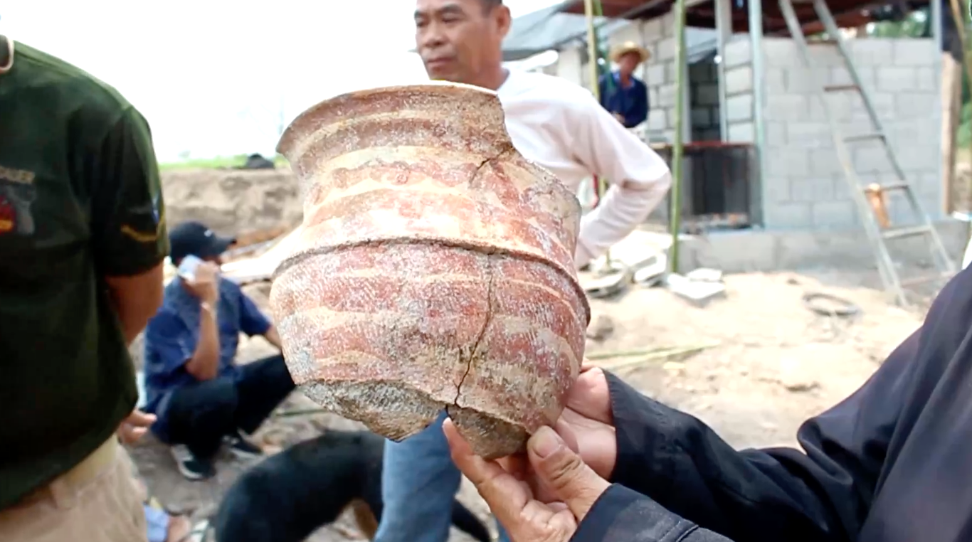 ฮือฮา!พบโครงกระดูกมนุษย์ 8 ศอก อายุ 3,000 ปี-กรมศิลป์เข้าตรวจสอบแล้ว ฮือฮา!พบโครงกระดูกมนุษย์ 8 ศอก อายุ 3,000 ปี-กรมศิลป์เข้าตรวจสอบแล้ว