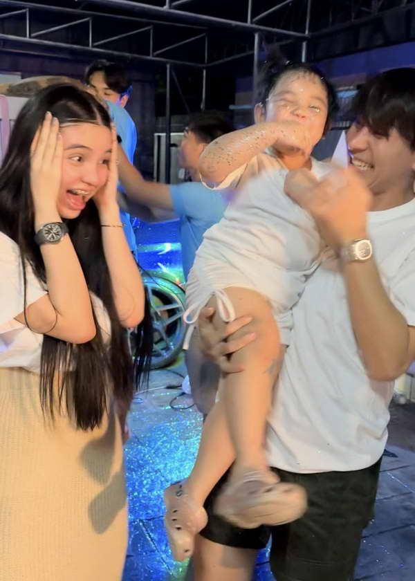 แฟนคลับช็อก! ขนม ศศิกานต์ ประกาศแยกทาง ครูเต้ย อภิวัฒน์ หลังเพิ่งคลอดลูก แฟนคลับช็อก! ขนม ศศิกานต์ ประกาศแยกทาง ครูเต้ย อภิวัฒน์ หลังเพิ่งคลอดลูก