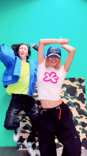 ต้นฉบับขอซูฮก!! ลีลา ‘ลิซ่า BLACKPINK - ซึงฮุน WINNER’ เต้นคัฟเวอร์สุดเทพ ต้นฉบับขอซูฮก!! ลีลา ‘ลิซ่า BLACKPINK - ซึงฮุน WINNER’ เต้นคัฟเวอร์สุดเทพ