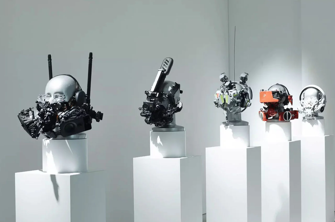 แฟชั่นญี่ปุ่นยุคใหม่... ชุดและหน้ากากสุดไฮเทค