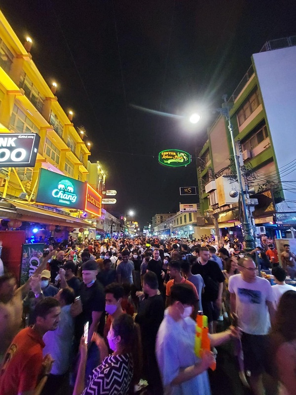  “สรยุทธ” แชร์ภาพสงกรานต์ถนนข้าวสารคึกคัก (มีคลิป)