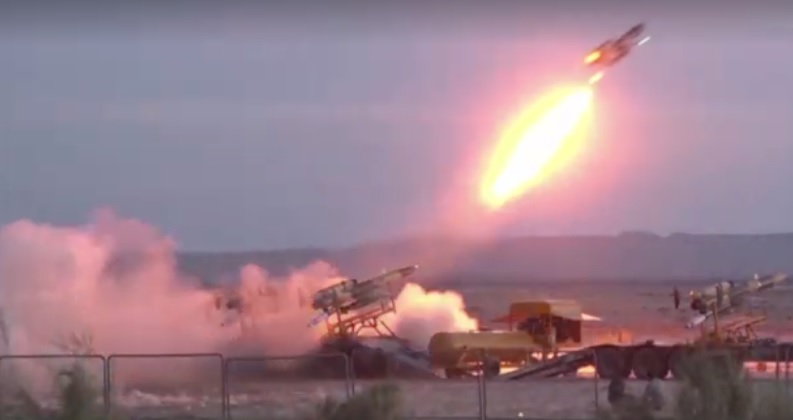 เปิดภาพน่าตื่นตา! กองทัพอิหร่านซ้อมรบด้วยโดรนพุ่งทะยานสู่ท้องฟ้าอย่างรวดเร็ว เปิดภาพน่าตื่นตา! กองทัพอิหร่านซ้อมรบด้วยโดรนพุ่งทะยานสู่ท้องฟ้าอย่างรวดเร็ว