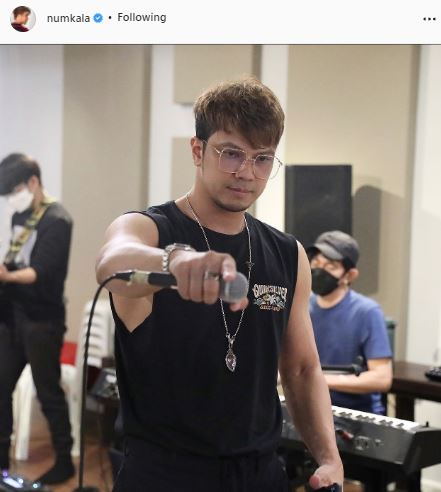 สิงโต นำโชค - หนุ่ม กะลา ติดโควิด-19 แจ้งผู้ใกล้ชิดแล้ว พร้อมเลื่อนงานออกทั้งหมด