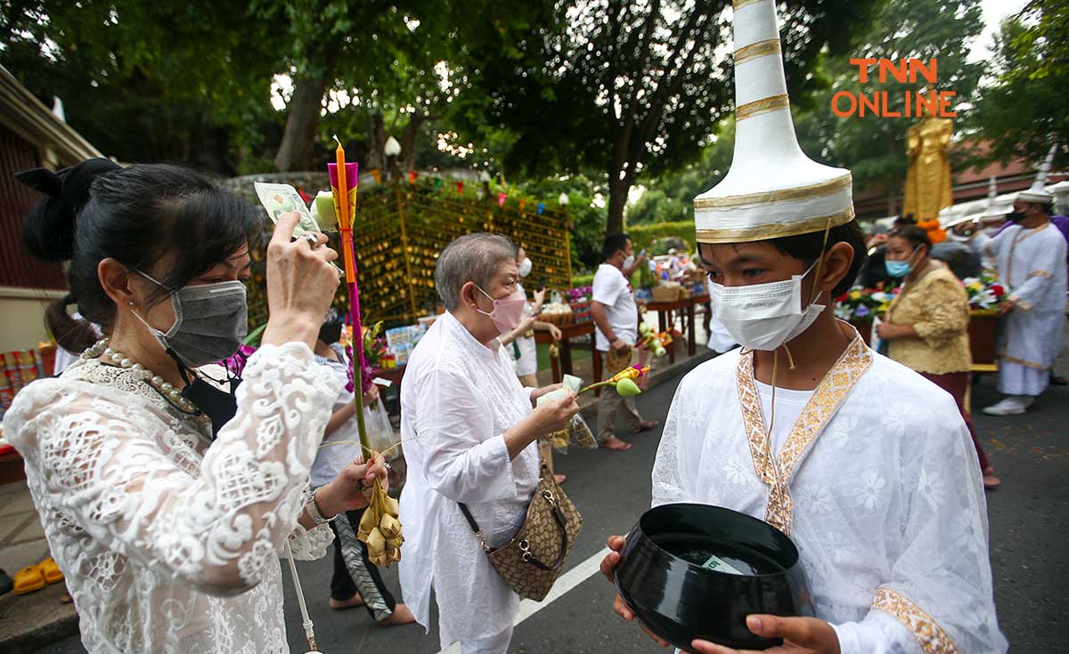 วันออกพรรษา 2565 เปิดประวัติความเป็นมา พิธีตักบาตรเทโวในภาคต่างๆ