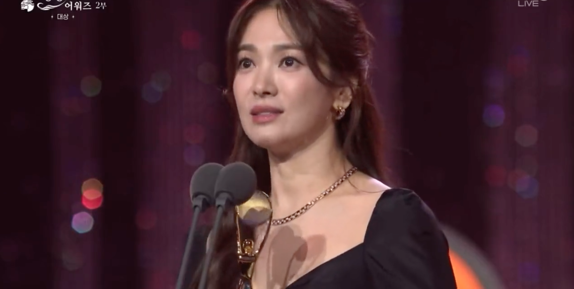 ‘ซงฮเยคโย’ คว้าแดซัง!! เวที Blue Dragon Series Awards ปีนี้ จากบทนำ The Glory