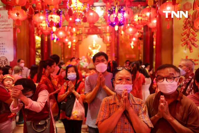 สีแดงทั้งวัดมังกร เสริมสิริมงคล โชคลาภ ในวันตรุษจีน สีแดงทั้งวัดมังกร เสริมสิริมงคล โชคลาภ ในวันตรุษจีน