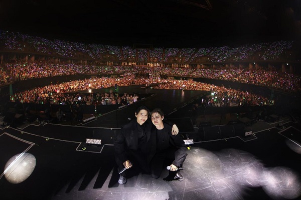 บรรยากาศเต็มอิ่มความฟิน กับคอนเสิร์ตคู่ครั้งแรกของ ไบร์ท-วิน  (มีคลิป)