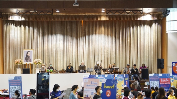 ตู่ นพพล นำ “วงมโหระทึก” พร้อม “Food Truck” เสริมกำลังใจให้แพทย์ พยาบาล ที่ราชวิทยาลัยจุฬาภรณ์ ตู่ นพพล นำ “วงมโหระทึก” พร้อม “Food Truck” เสริมกำลังใจให้แพทย์ พยาบาล ที่ราชวิทยาลัยจุฬาภรณ์