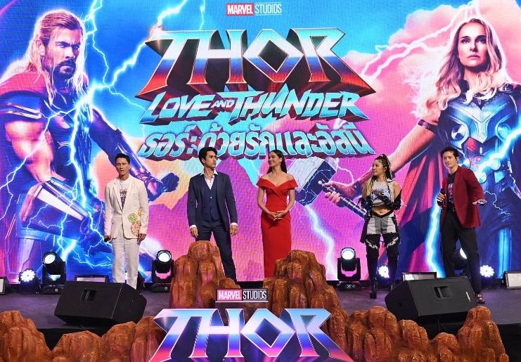 ‘ณเดชน์ ควง ญาญ่า’ พร้อม 3 ศิลปินสาวกมาร์เวล ร่วมงานเปิดตัวภาพยนตร์ Thor: Love and Thunder ‘ณเดชน์ ควง ญาญ่า’ พร้อม 3 ศิลปินสาวกมาร์เวล ร่วมงานเปิดตัวภาพยนตร์ Thor: Love and Thunder