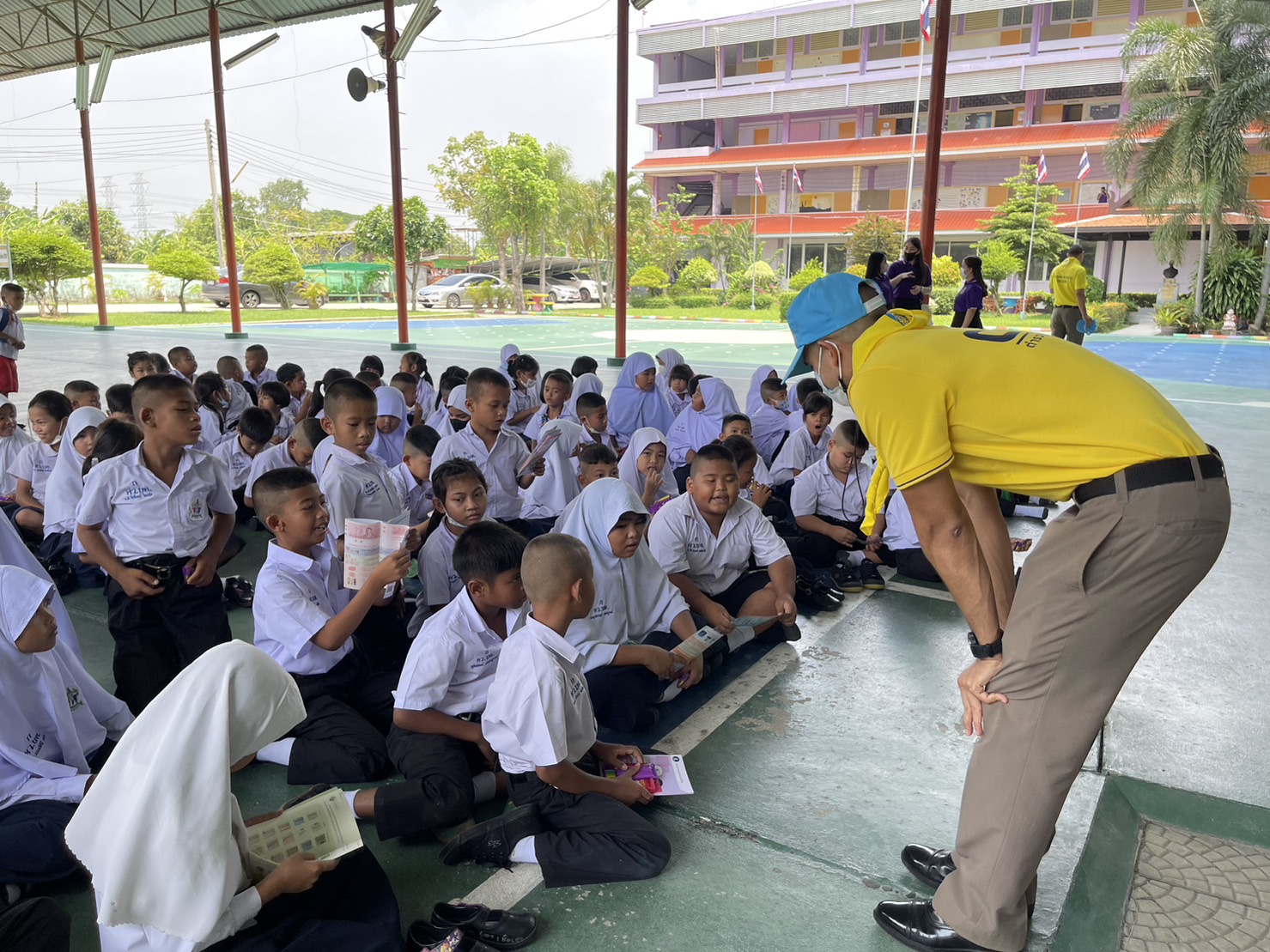 ตำรวจ ปอศ.ทำความดี มอบอุปกรณ์การเรียนการสอน แก่โรงเรียนบ้านแบนชะโด 