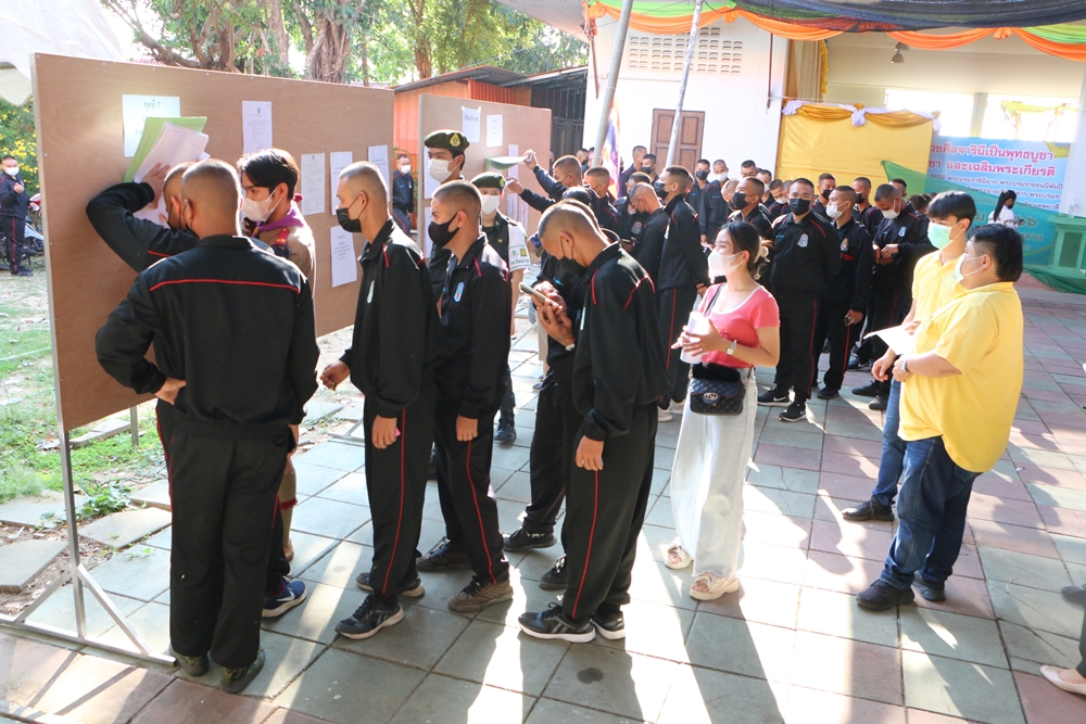 เลือกตั้ง 2566 กำแพงเพชร-ประจวบฯคึกคัก! ทหารตบเท้าใช้สิทธิเลือกตั้งล่วงหน้า