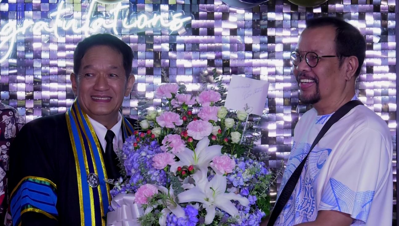 “โย่ง เชิญยิ้ม” รับปริญญากิตติมศักดิ์ 