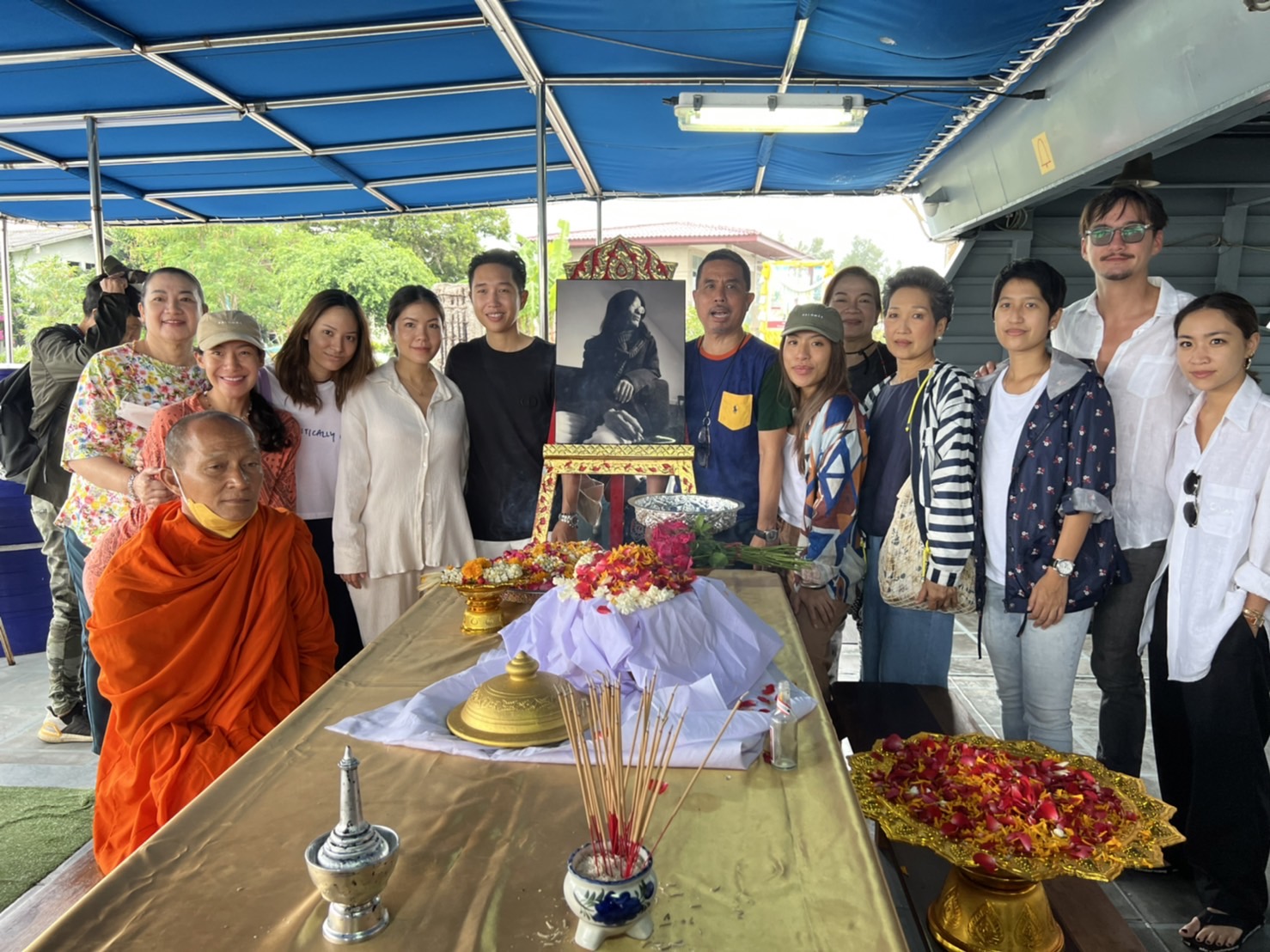 เหล่าคนบันเทิง ร่วมพิธีลอยอังคาร หม่อมหลวงพันธุ์เทวนพ เทวกุล เหล่าคนบันเทิง ร่วมพิธีลอยอังคาร หม่อมหลวงพันธุ์เทวนพ เทวกุล