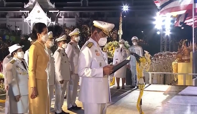นายกฯ นำจุดเทียนถวายพระพรชัยมงคล วันเฉลิมพระชนมพรรษา พระบาทสมเด็จพระเจ้าอยู่หัว