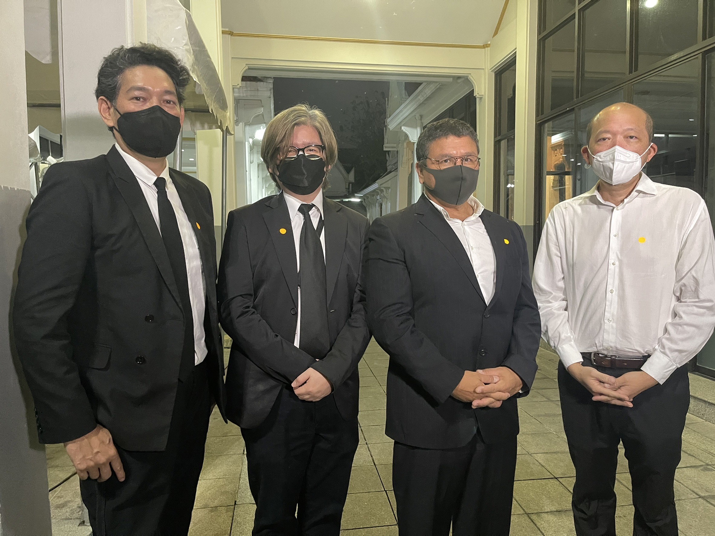 ไก่ วรายุฑ เผย ต้อย เศรษฐา ยังอยู่ในหัวใจ คนบันเทิง ร่วมสวดพระอภิธรรมคืนที่ 2 ไก่ วรายุฑ เผย ต้อย เศรษฐา ยังอยู่ในหัวใจ คนบันเทิง ร่วมสวดพระอภิธรรมคืนที่ 2