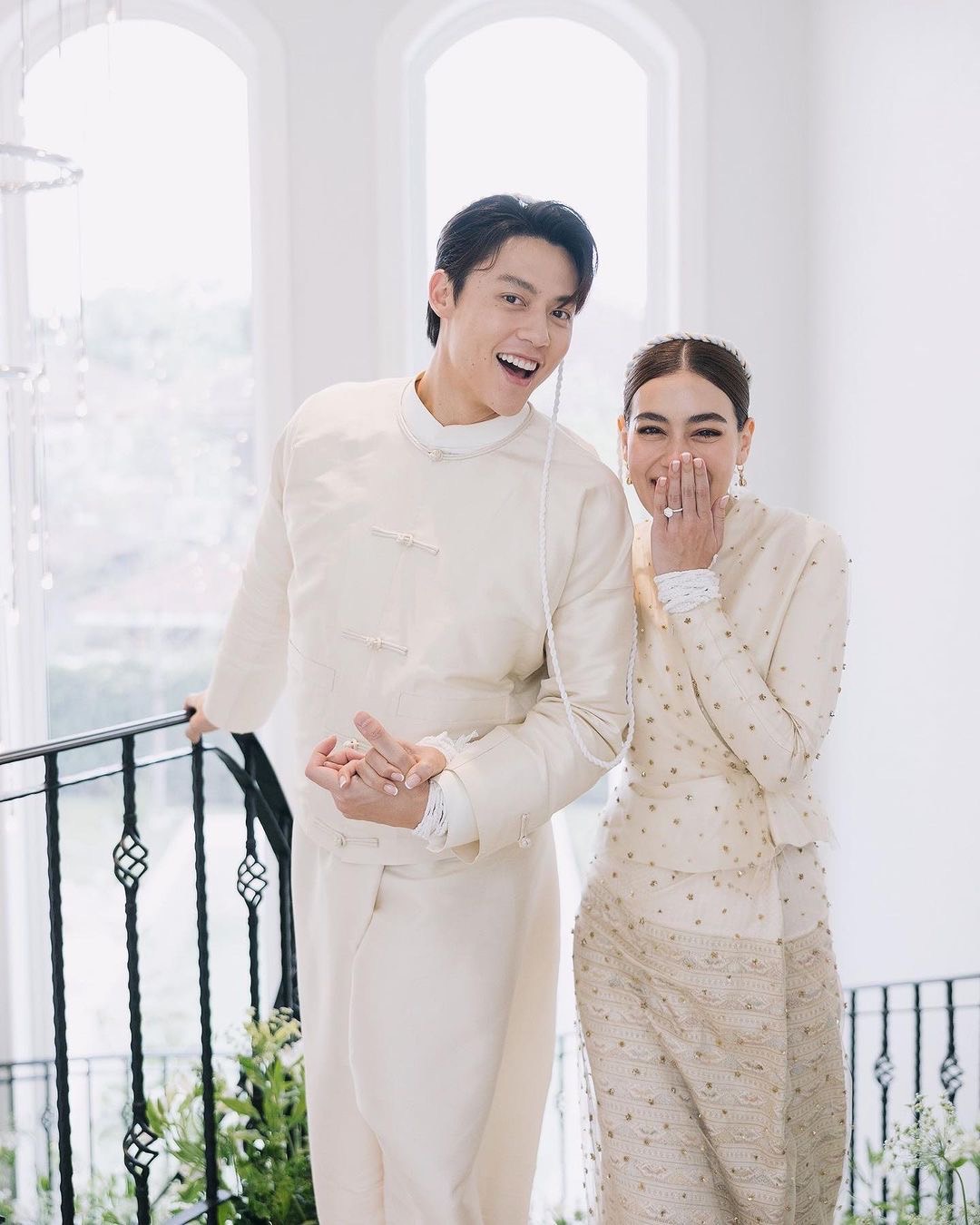 เปิดโมเมนต์พิธีหมั้นสุดอบอุ่น ว่าที่บ่าวสาว หมาก-คิม 
