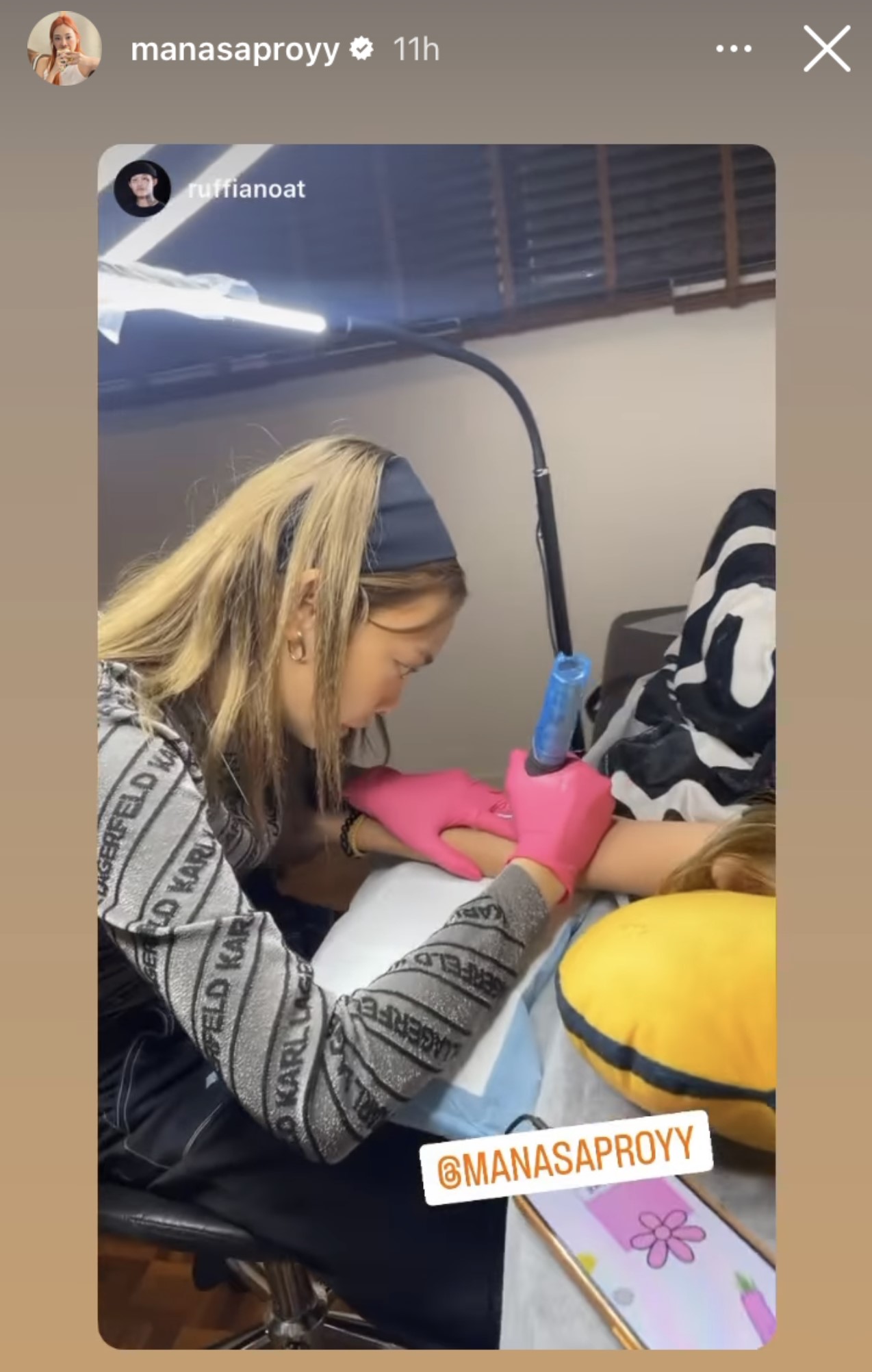 โชว์สกิลมือนิ่งใจนิ่ง! พรอยมน สลัดคราบนักแสดง เปิดอาชีพช่างสักมินิมอล โชว์สกิลมือนิ่งใจนิ่ง! พรอยมน สลัดคราบนักแสดง เปิดอาชีพช่างสักมินิมอล