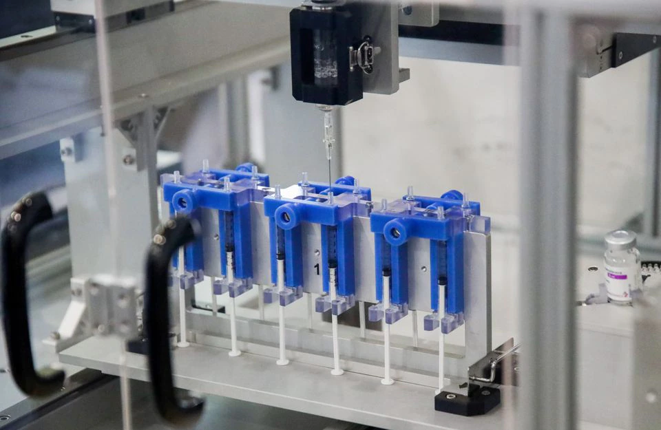 นักวิจัยจุฬาฯ พัฒนา หุ่นยนต์บรรจุวัคซีนโควิด-19 นักวิจัยจุฬาฯ พัฒนา หุ่นยนต์บรรจุวัคซีนโควิด-19