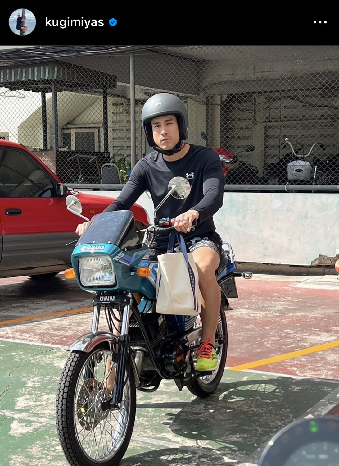 แฟนคลับแห่แชร์ ณเดชน์ ติดดินสุดๆ ขับมอไซค์คลาสสิคติดไฟแดง