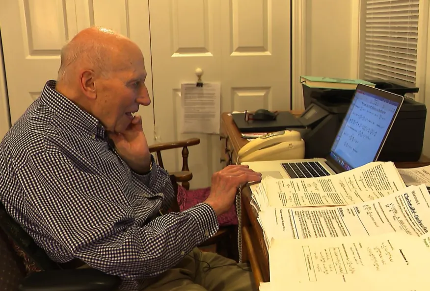 ไม่มีใครแก่เกินเรียน... คุณพี่วัย 89 พึ่งสำเร็จการศึกษาปริญญาเอกสาขาฟิสิกส์