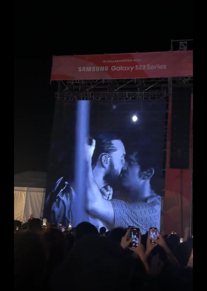 “The 1975”  โดนแบนในเทศกาลดนตรีที่มาเลเซีย หลังโชว์จูบมือเบสบนเวที  (มีคลิป) 