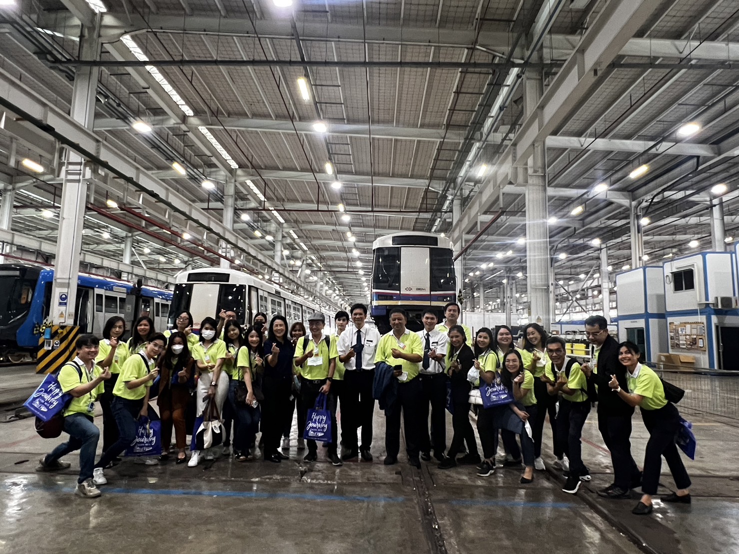 บสก. 11 ศึกษาดูงานส่วนกลาง ณ BEM และ บริษัท โชว์ไร้ขีด จำกัด บสก. 11 ศึกษาดูงานส่วนกลาง ณ BEM และ บริษัท โชว์ไร้ขีด จำกัด