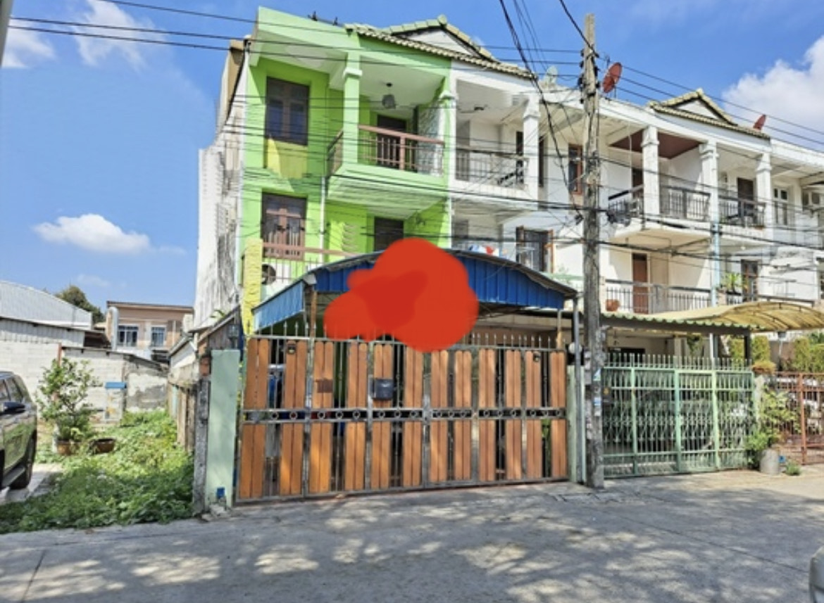 เพื่อนบ้านยืนยัน พิ้งกี้ สาวิกา ไม่ได้อยู่บ้านโซนโชคชัย 4 เกิน 10 ปีแล้ว เพื่อนบ้านยืนยัน พิ้งกี้ สาวิกา ไม่ได้อยู่บ้านโซนโชคชัย 4 เกิน 10 ปีแล้ว