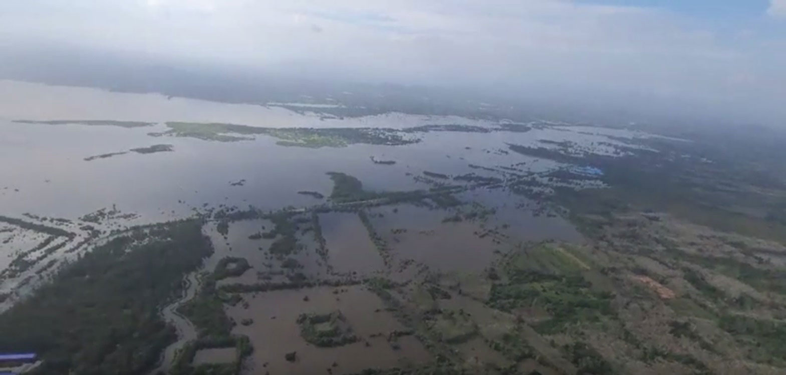 ภาพมุมสูง น้ำท่วมนราธิวาส กระแสน้ำไหลแรง ถนนหลายสายถูกตัดขาด บ้านเรือนพังเสียหาย ภาพมุมสูง น้ำท่วมนราธิวาส กระแสน้ำไหลแรง ถนนหลายสายถูกตัดขาด บ้านเรือนพังเสียหาย