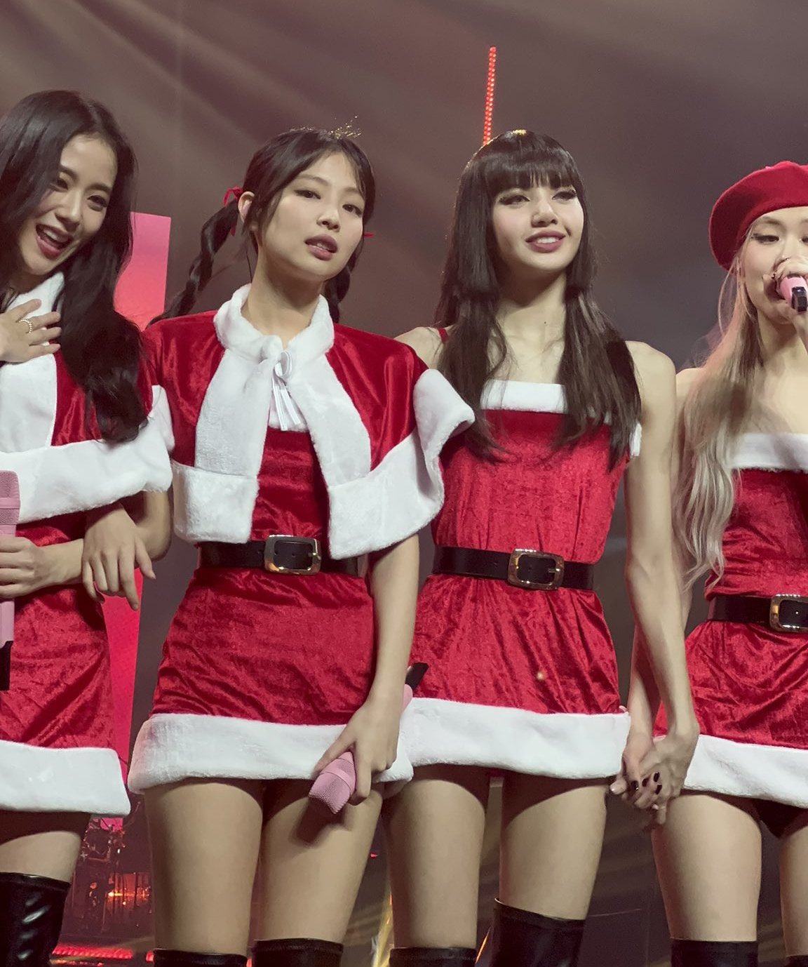 ของขวัญส่งท้ายปี “BLACKPINK”  โชว์คริสต์มาส แบบ ‘Mean Girls’ ที่อัมสเตอร์ดัม