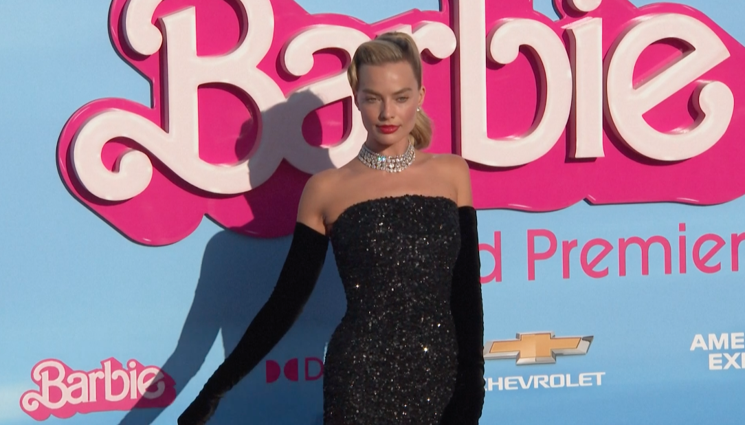 เปิดลุคแซ่บ!! รอบปฐมทัศน์โลกหนัง Barbie ‘มาร์โก ร็อบบี - ไรอัน กอสลิง’ นำทัพเดินพรมชมพู เปิดลุคแซ่บ!! รอบปฐมทัศน์โลกหนัง Barbie ‘มาร์โก ร็อบบี - ไรอัน กอสลิง’ นำทัพเดินพรมชมพู