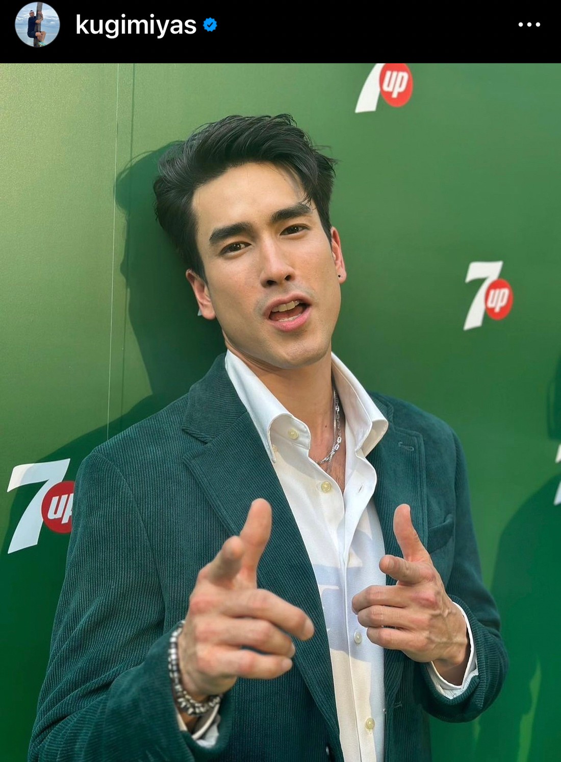 หล่อติดดิน! ณเดชน์ ขี่มอไซค์คู่ใจ แวะซื้อแหนมข้างทาง