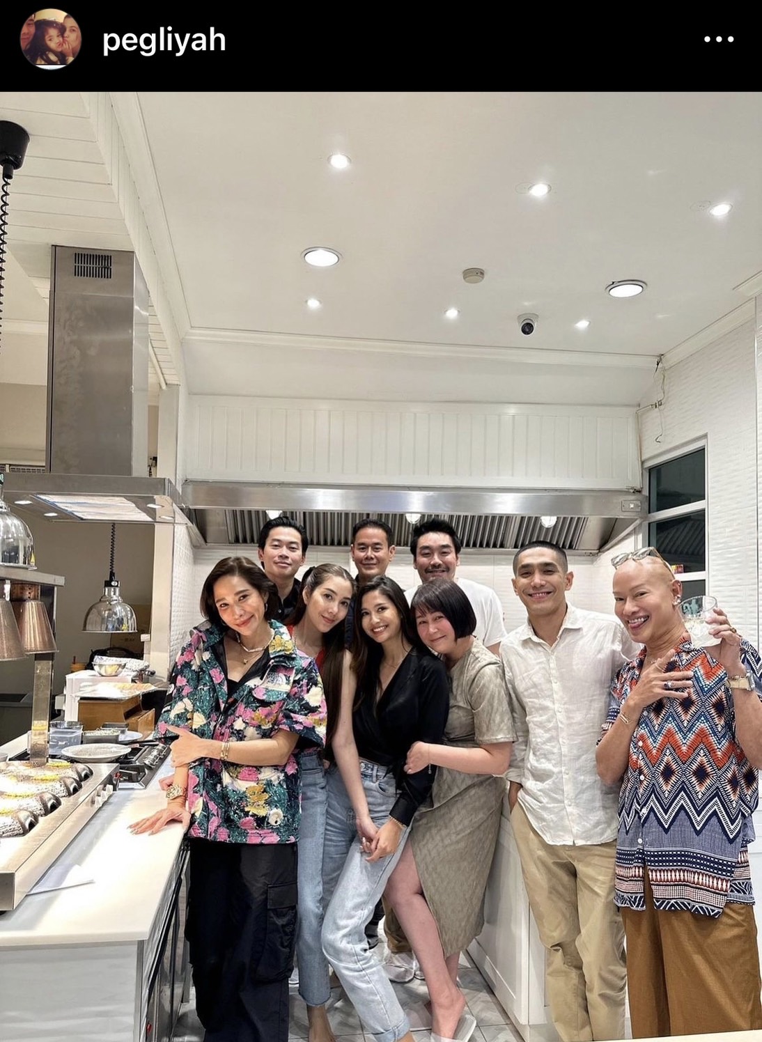 ไฮโซพก เคลียร์ชัด ถูกจับตาคบ มารี ไม่มีอะไรแค่พี่น้องกัน ไฮโซพก เคลียร์ชัด ถูกจับตาคบ มารี ไม่มีอะไรแค่พี่น้องกัน