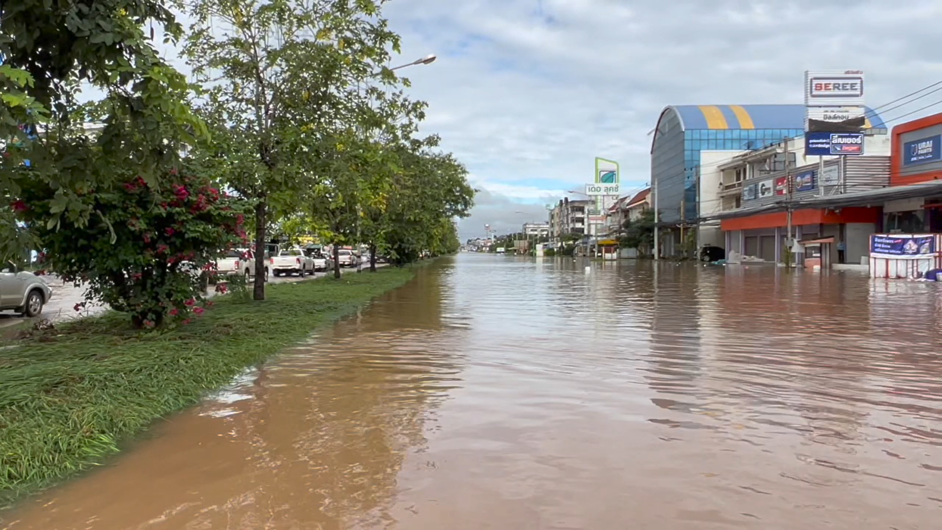 ขอนแก่น อ่วม! ฝนตกหนัก 180 มิลลิเมตร น้ำท่วมเมืองขอนแก่น ขอนแก่น อ่วม! ฝนตกหนัก 180 มิลลิเมตร น้ำท่วมเมืองขอนแก่น