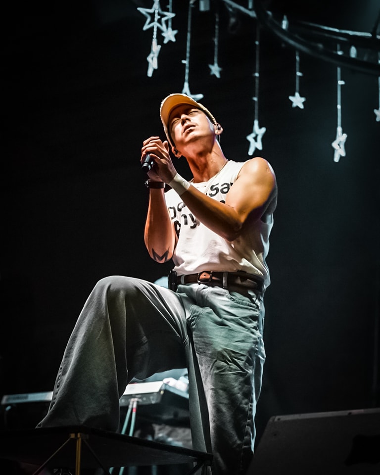 คำตอบจากนักสร้างตำนานบทใหม่ โตโน่ ภาคิน หลังมอบรองเท้าให้แฟนคลับ คำตอบจากนักสร้างตำนานบทใหม่ โตโน่ ภาคิน หลังมอบรองเท้าให้แฟนคลับ