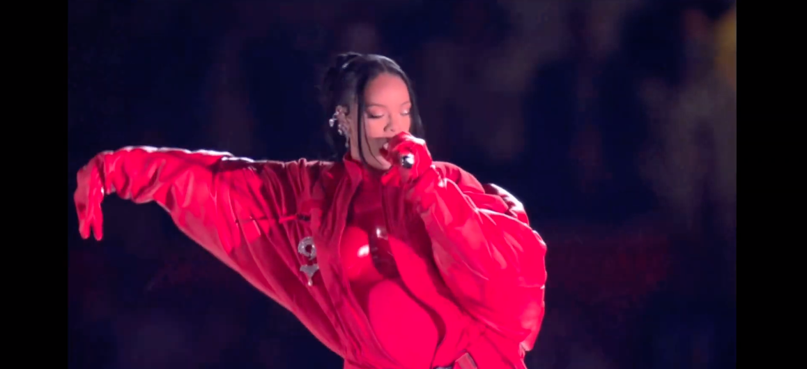 'ริฮานน่า' คัมแบ็ก!! คืนเวทีรอบ7ปี โชว์พักครึ่ง Super Bowl ลุคสีแดงเพลิง 'ริฮานน่า' คัมแบ็ก!! คืนเวทีรอบ7ปี โชว์พักครึ่ง Super Bowl ลุคสีแดงเพลิง