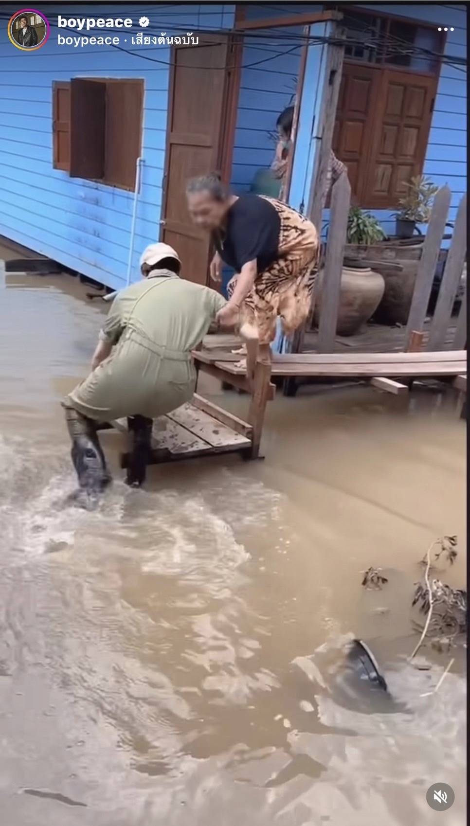 บอย โพสต์คลิปนาทีชีวิต เจี๊ยบ หวิดพลาดตกน้ำป๋อมแป๋ม...