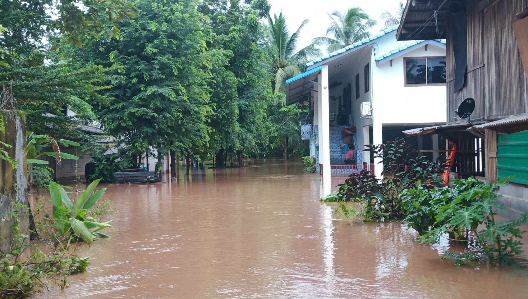 ฝนถล่มปราจีน น้ำป่าเขาใหญ่-ทับลาน หลากท่วมหมู่บ้านตีนเขา