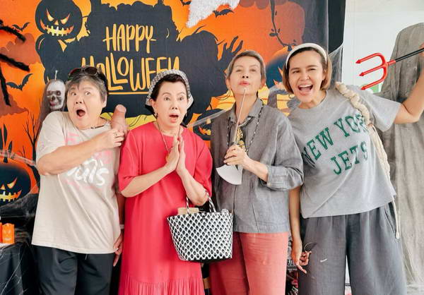 ส่งกำลังใจ อาอี๊ด ดวงใจ ประสบอุบัติเหตุเข้ารพ. ครั้งแรกในชีวิตในวัย 71ปี