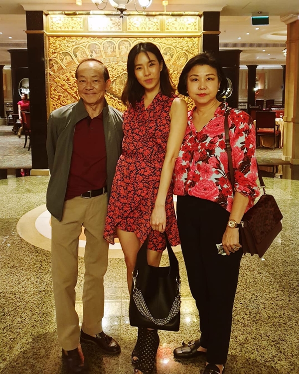 คริส - พลอย หอวัง สุดอาลัยสูญเสียคุณพ่อจากภาวะหัวใจล้มเหลว