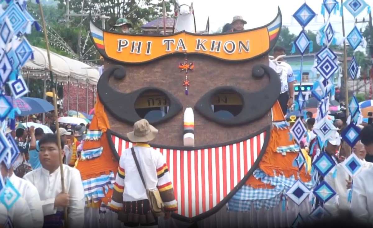 อนุทิน แต่ง ผีตาโขน ร่วมประเพณีบุญหลวง จ.เลย อนุทิน แต่ง ผีตาโขน ร่วมประเพณีบุญหลวง จ.เลย