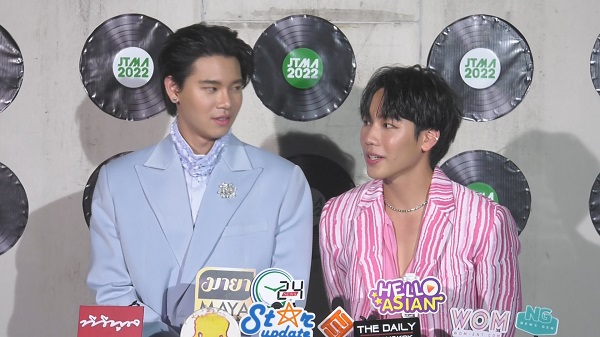 “หยิ่น–วอร์” ปลื้มแฟนคลับซัพพอร์ต แย้มมีผลงานร่วมกับ “แดน วรเวช” ให้ติดตาม (มีคลิป) “หยิ่น–วอร์” ปลื้มแฟนคลับซัพพอร์ต แย้มมีผลงานร่วมกับ “แดน วรเวช” ให้ติดตาม (มีคลิป)