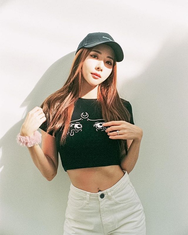 เนย วรัฐฐา ปรี๊ดแตก ออกมาเรียกร้องเรื่องการโนบราของผู้หญิง (มีคลิป) เนย วรัฐฐา ปรี๊ดแตก ออกมาเรียกร้องเรื่องการโนบราของผู้หญิง (มีคลิป)