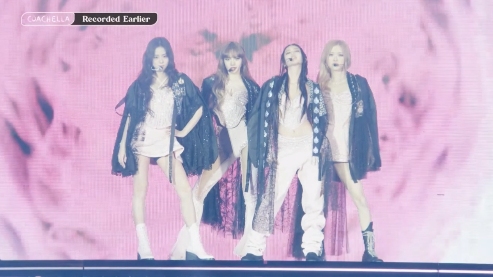 แสนล้านวิว!! 'ลิซ่า’ ทุบสถิติ TikTok ครองเทรนด์โลกต่อเนื่องหลังโชว์เด็ดที่ Coachella แสนล้านวิว!! 'ลิซ่า’ ทุบสถิติ TikTok ครองเทรนด์โลกต่อเนื่องหลังโชว์เด็ดที่ Coachella