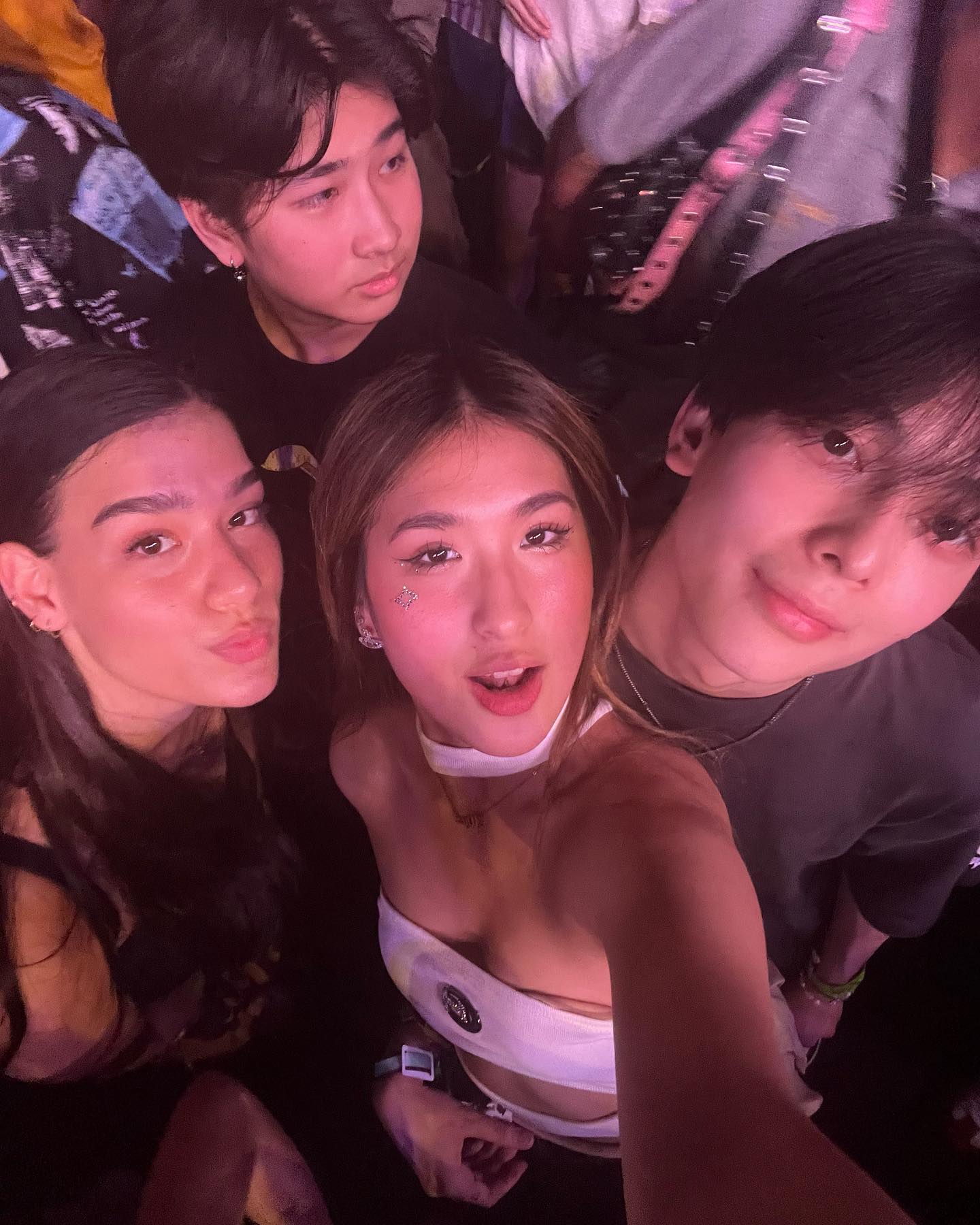 มิย่า แฮปปี้รัก อชิ อยู่ในสายตาผู้ใหญ่ แจงสตอรี่กอดกันแค่เล่นๆ