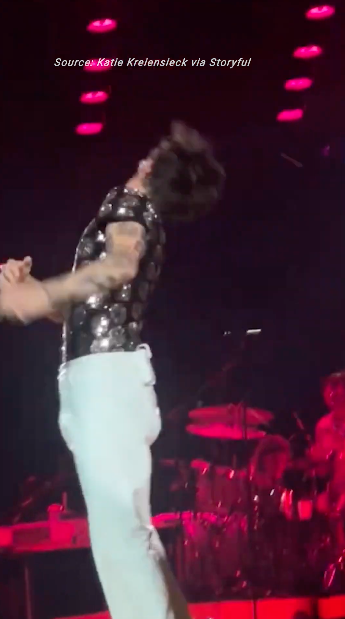 โดนเข้าที่ตาซ้าย!! ‘แฮร์รี่ สไตลส์’ เหยื่อแฟนเพลงโยนของใส่ระหว่างโชว์ ล่าสุดเจ็บซ้ำที่เวียนนา โดนเข้าที่ตาซ้าย!! ‘แฮร์รี่ สไตลส์’ เหยื่อแฟนเพลงโยนของใส่ระหว่างโชว์ ล่าสุดเจ็บซ้ำที่เวียนนา