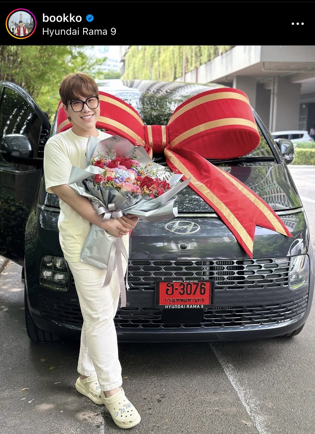 สุดปัง! ดีเจบุ๊คโก๊ะ ทุ่มเงินสดถอยรถป้ายแดงเป็นของขวัญวันเกิดให้กับตัวเอง สุดปัง! ดีเจบุ๊คโก๊ะ ทุ่มเงินสดถอยรถป้ายแดงเป็นของขวัญวันเกิดให้กับตัวเอง