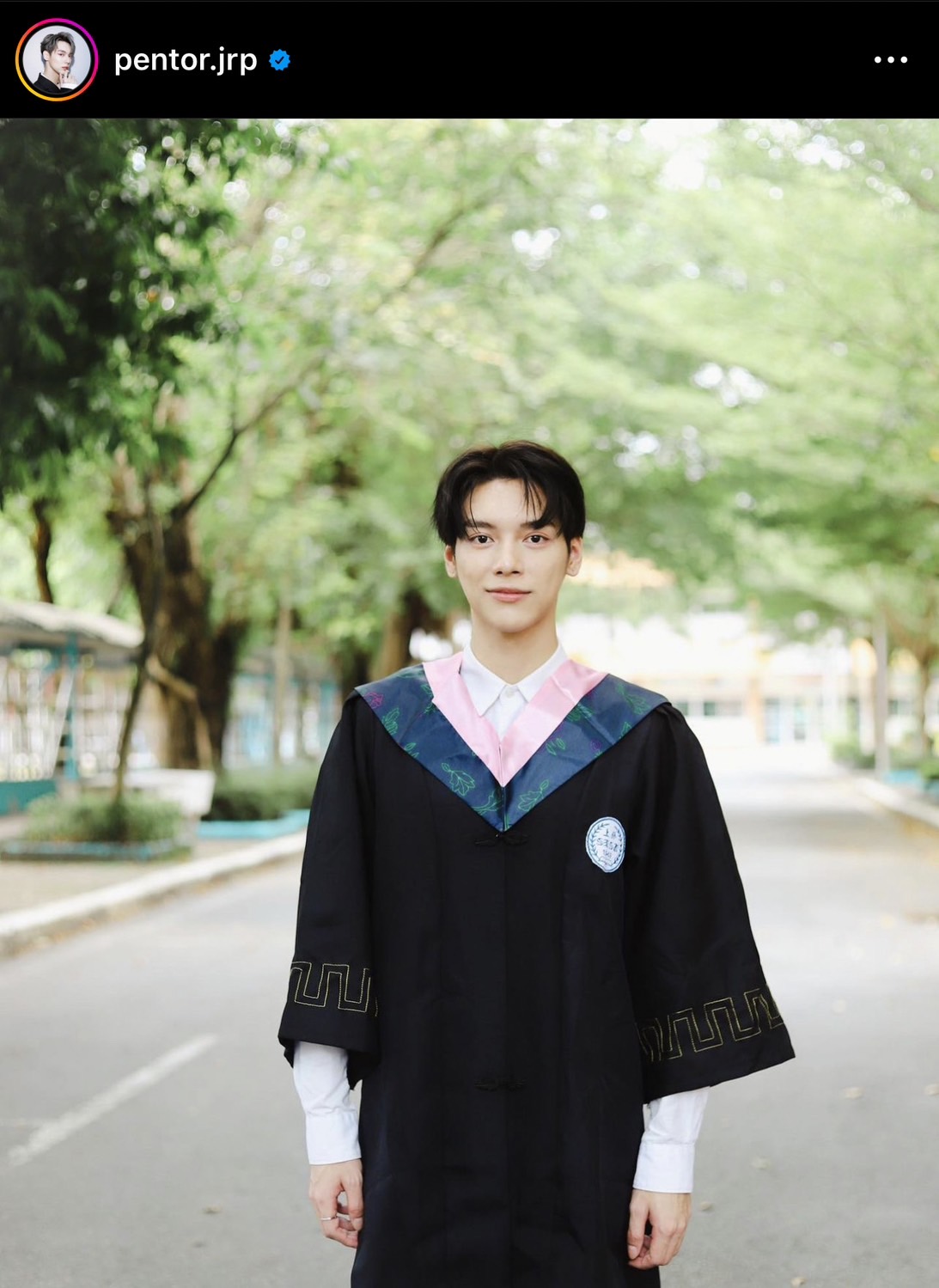 แฟนคลับแห่ยินดี เป็นต่อ จีรภัทร เรียนจบมหาวิทยาลัยชื่อดังของจีนแล้ว พร้อมคว้า 2 รางวัลเรียนดีมาชื่นชม 